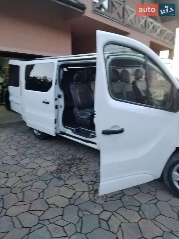 Мінівен Opel Vivaro 2015 в Нересниці