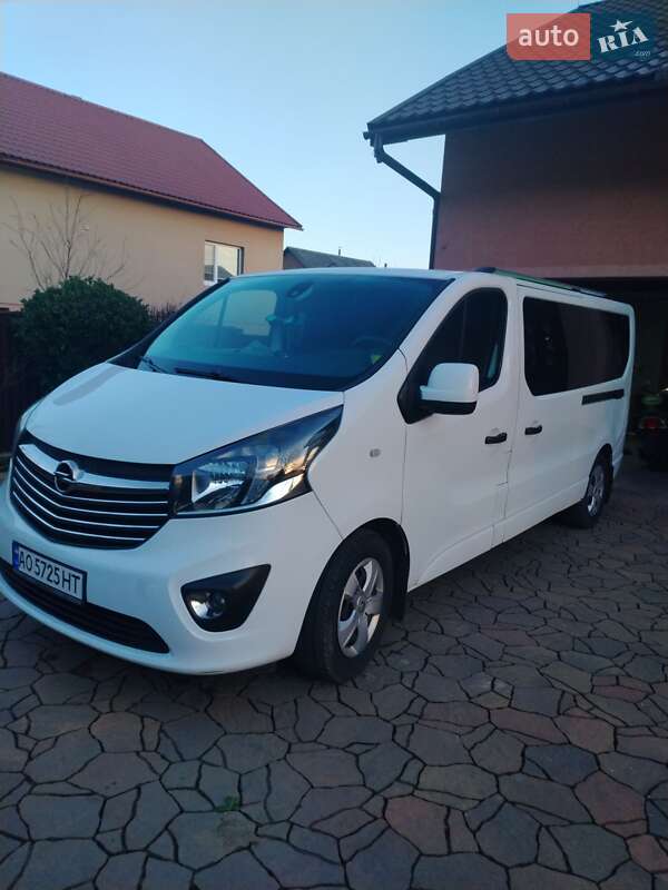 Мінівен Opel Vivaro 2015 в Нересниці