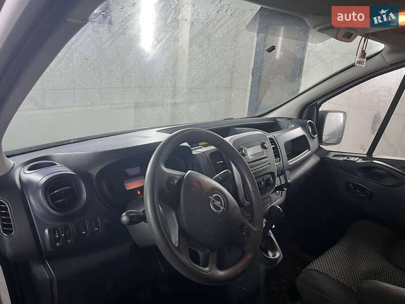 Вантажний фургон Opel Vivaro 2015 в Мукачевому