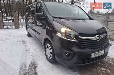 Грузопассажирский фургон Opel Vivaro 2015 в Ровно