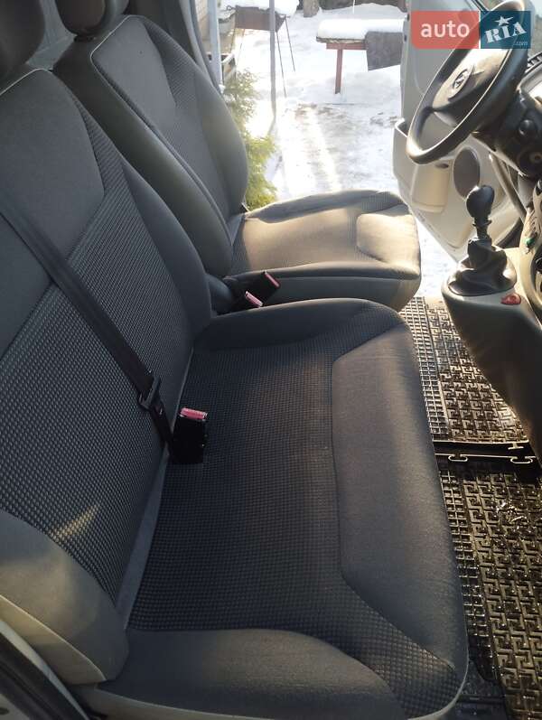 Мінівен Opel Vivaro 2008 в Смілі