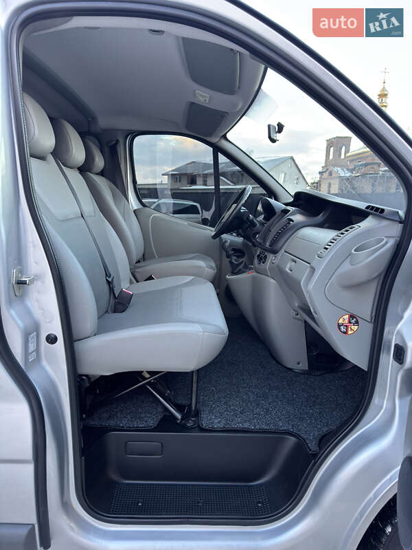 Минивэн Opel Vivaro 2012 в Луцке фото 38 Минивэн Opel Vivaro 2012 в Луцке