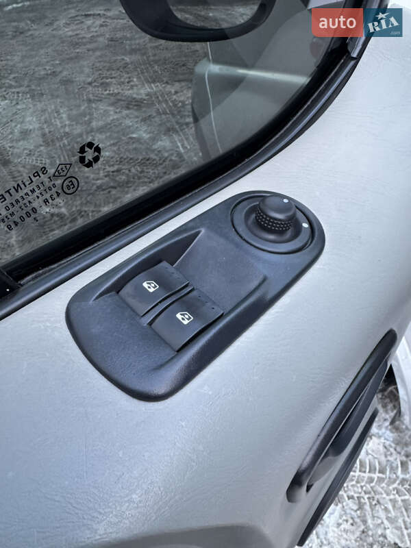 Минивэн Opel Vivaro 2012 в Луцке фото 52 Минивэн Opel Vivaro 2012 в Луцке