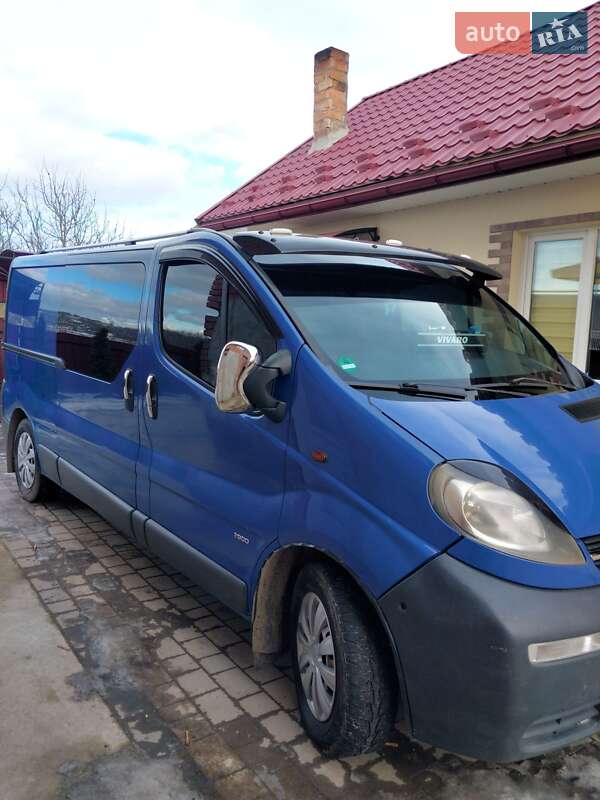 Вантажний фургон Opel Vivaro 2002 в Іллінцях