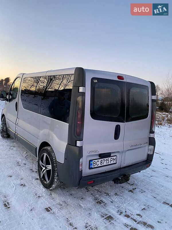 Минивэн Opel Vivaro 2004 в Новояворовске