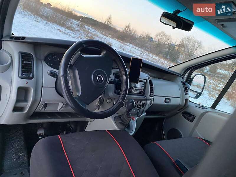 Минивэн Opel Vivaro 2004 в Новояворовске