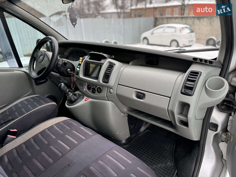 Мінівен Opel Vivaro 2003 в Дніпрі