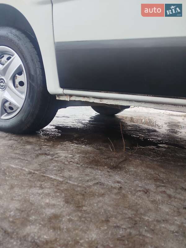 Грузопассажирский фургон Opel Vivaro 2006 в Изюме