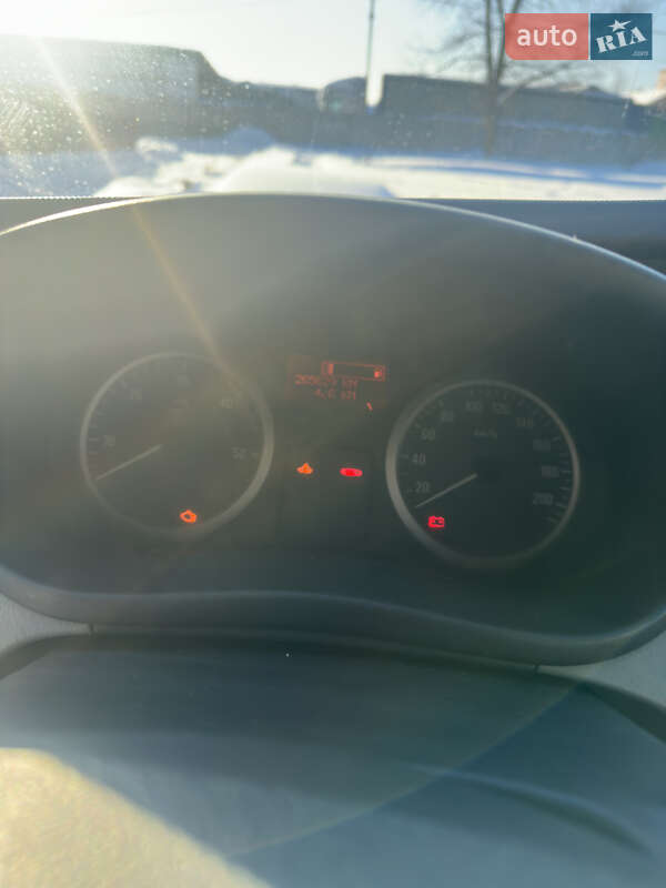 Грузопассажирский фургон Opel Vivaro 2011 в Олевске