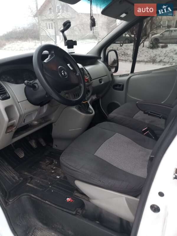 Минивэн Opel Vivaro 2005 в Ужгороде