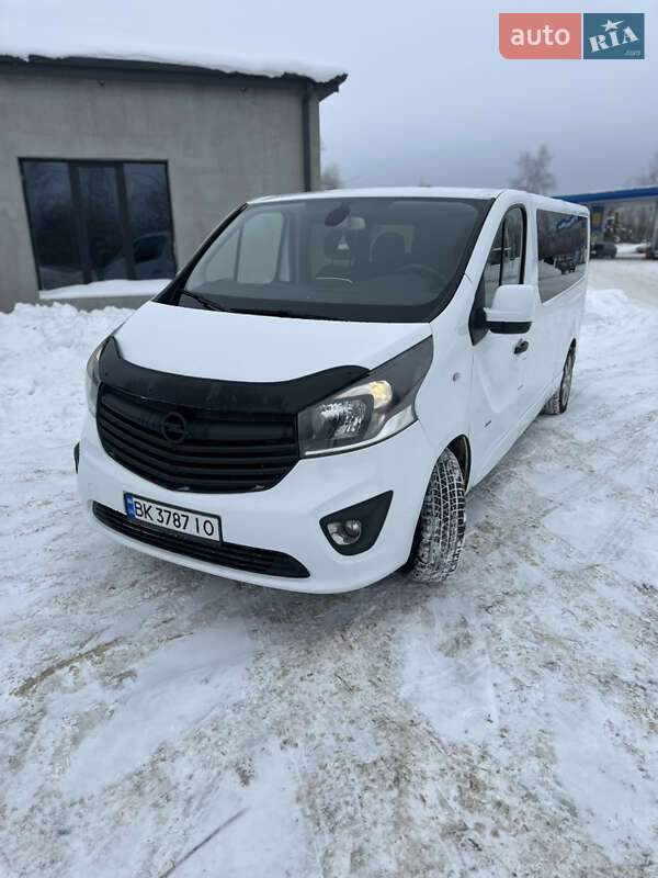 Минивэн Opel Vivaro 2015 в Сарнах