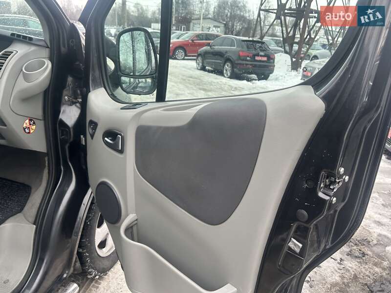 Минивэн Opel Vivaro 2011 в Луцке