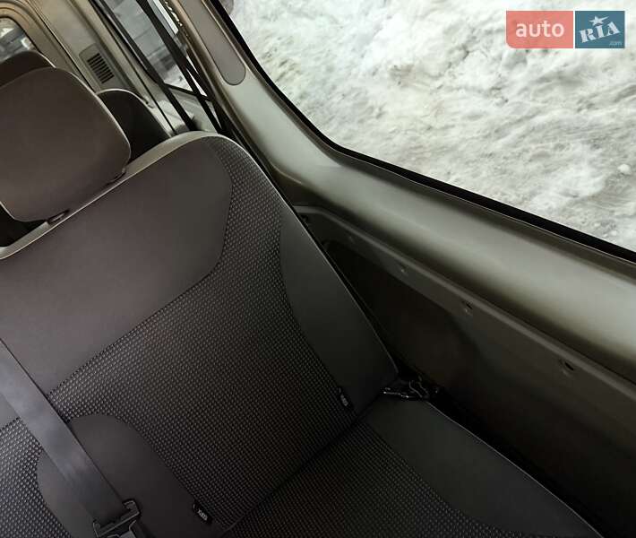 Минивэн Opel Vivaro 2012 в Львове