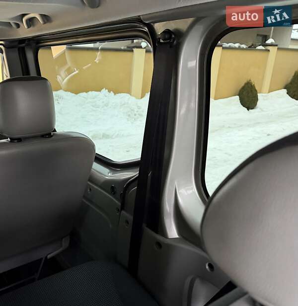 Минивэн Opel Vivaro 2012 в Львове