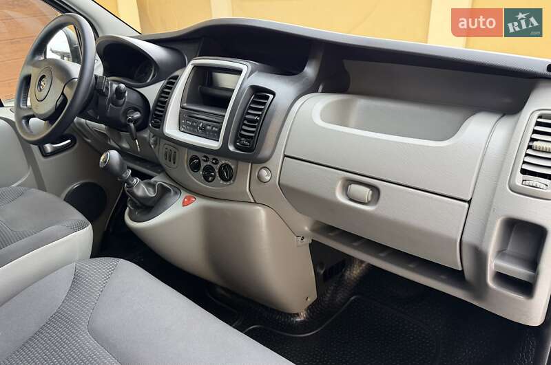 Минивэн Opel Vivaro 2012 в Львове