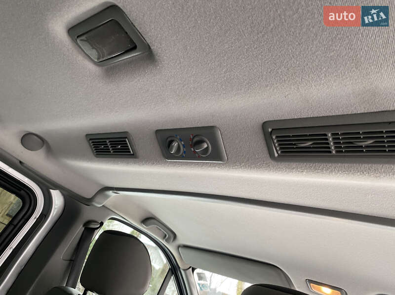 Минивэн Opel Vivaro 2007 в Луцке фото 13 Минивэн Opel Vivaro 2007 в Луцке