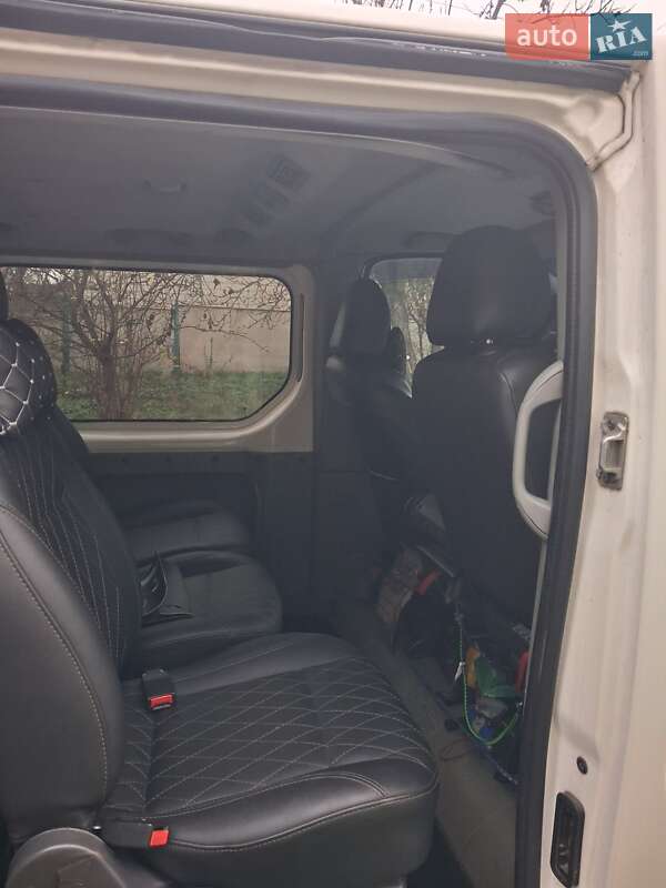 Минивэн Opel Vivaro 2010 в Киеве фото 5 Минивэн Opel Vivaro 2010 в Киеве