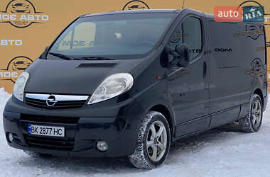 Грузопассажирский фургон Opel Vivaro 2011 в Ровно