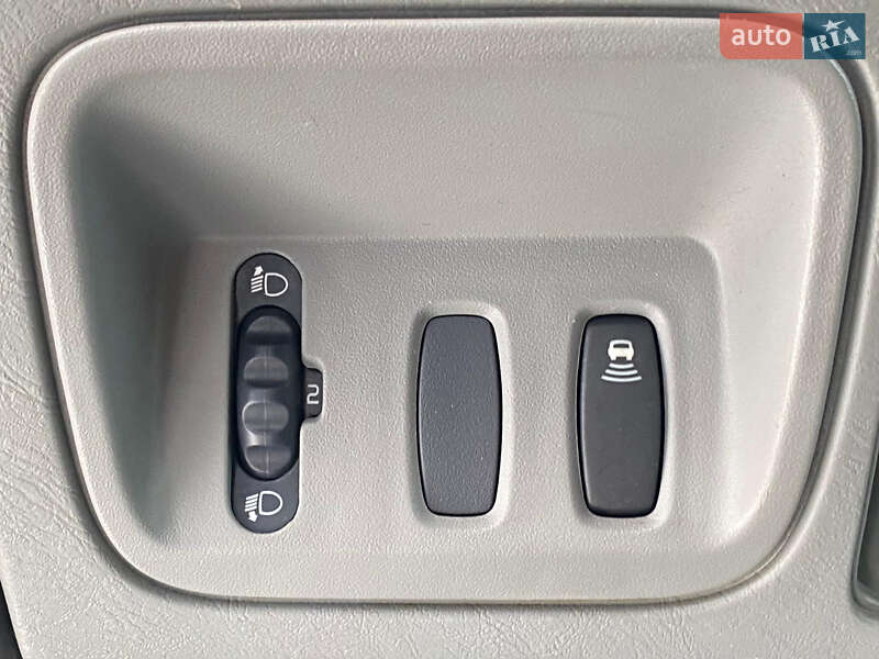 Грузопассажирский фургон Opel Vivaro 2011 в Ровно