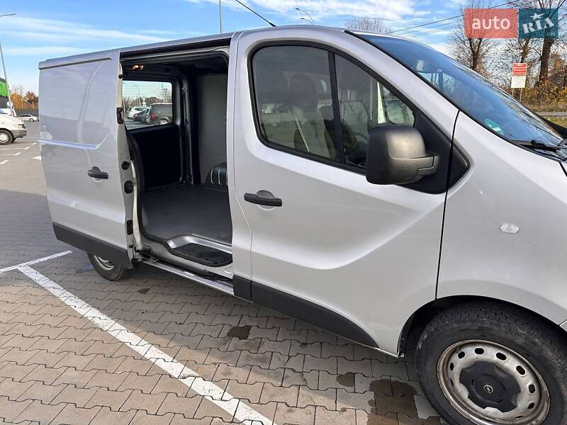 Грузовой фургон Opel Vivaro 2017 в Вышгороде