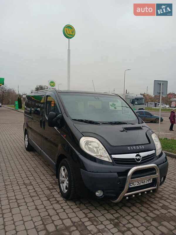 Минивэн Opel Vivaro 2009 в Мостиске