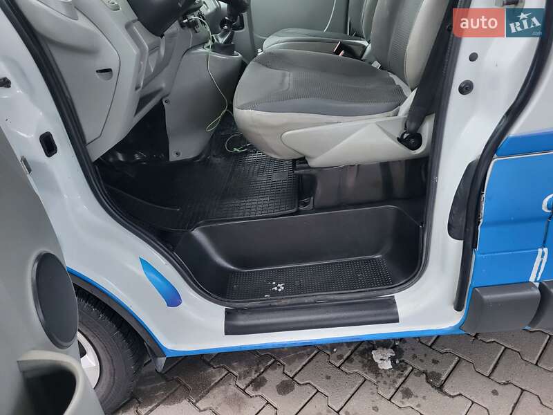 Грузопассажирский фургон Opel Vivaro 2011 в Хмельницком фото 73 Грузопассажирский фургон Opel Vivaro 2011 в Хмельницком