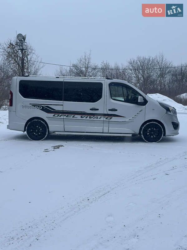 Минивэн Opel Vivaro 2016 в Залещиках