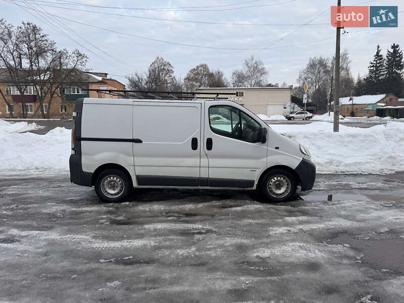 Грузовой фургон Opel Vivaro 2004 в Конотопе