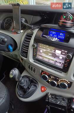 Мінівен Opel Vivaro 2004 в Калуші