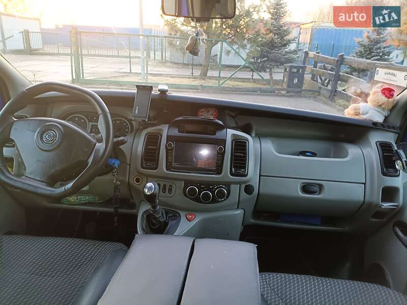 Мінівен Opel Vivaro 2004 в Калуші