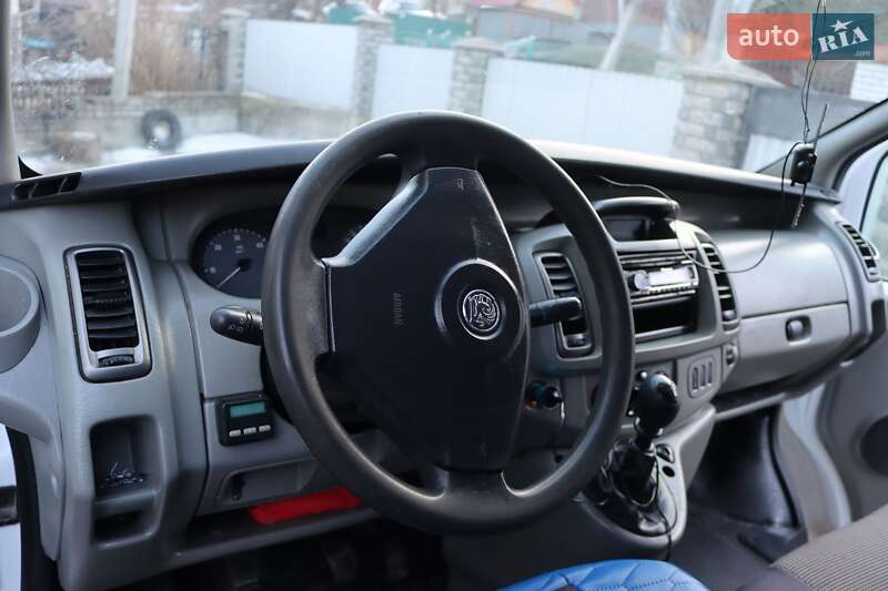 Грузовой фургон Opel Vivaro 2008 в Яремче