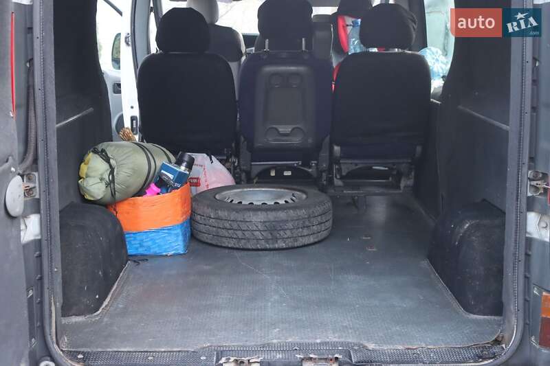 Грузовой фургон Opel Vivaro 2008 в Яремче