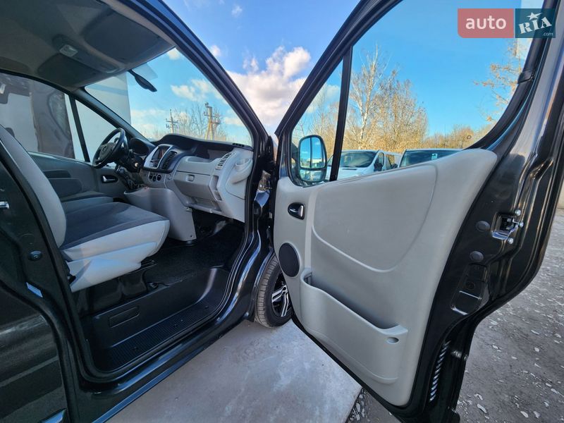 Минивэн Opel Vivaro 2012 в Дубно