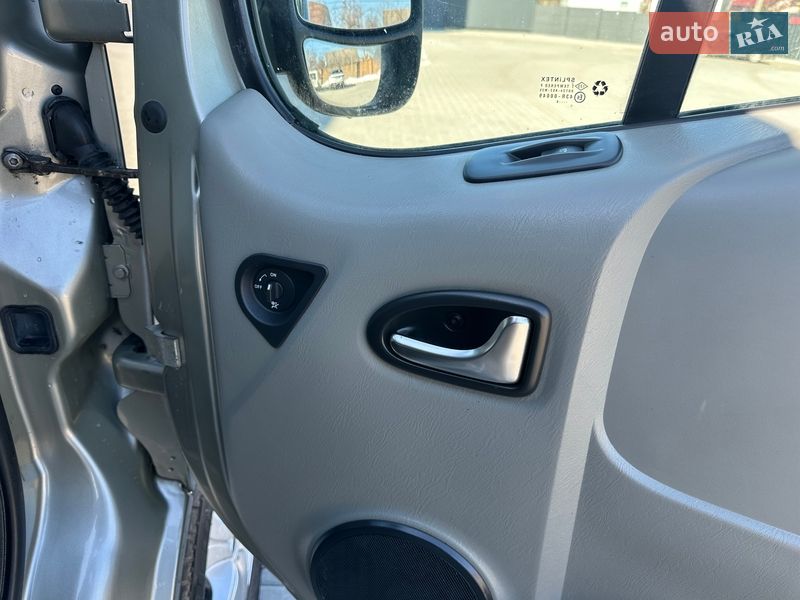 Грузопассажирский фургон Opel Vivaro 2014 в Дубно