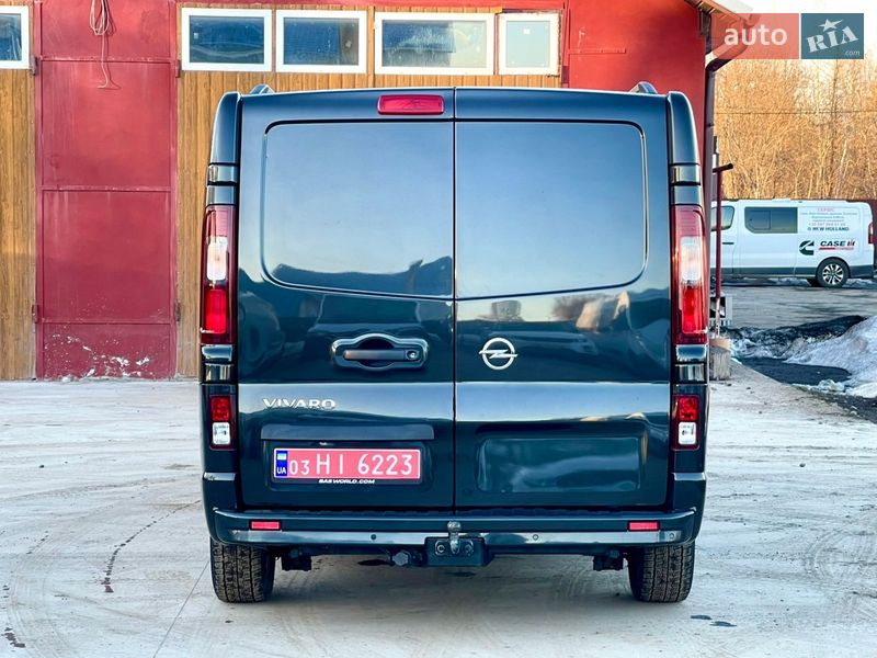 Грузопассажирский фургон Opel Vivaro 2015 в Млинове