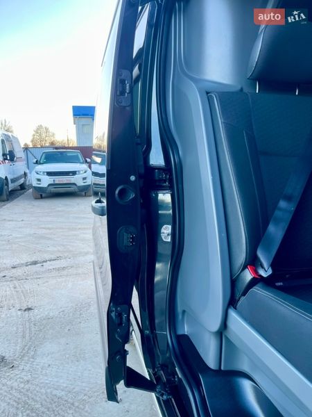 Грузопассажирский фургон Opel Vivaro 2015 в Млинове