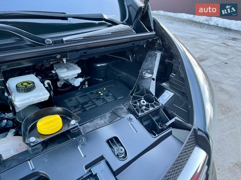 Грузопассажирский фургон Opel Vivaro 2015 в Млинове