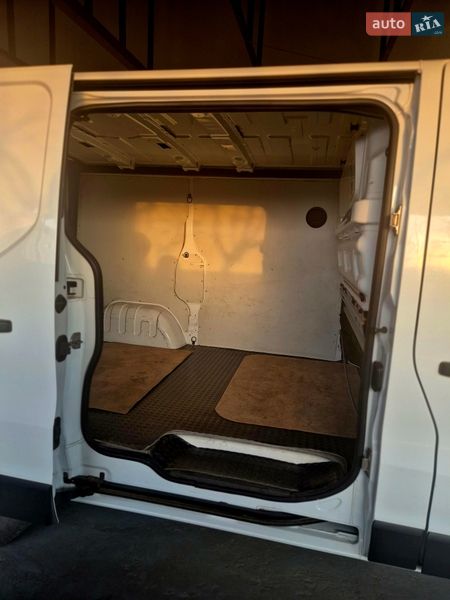 Вантажний фургон Opel Vivaro 2015 в Корсунь-Шевченківському