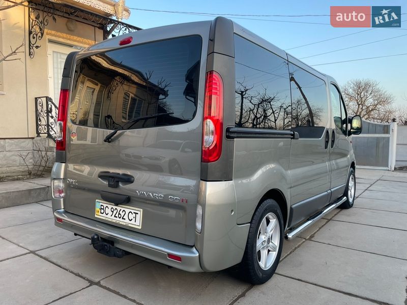 Минивэн Opel Vivaro 2010 в Хотине