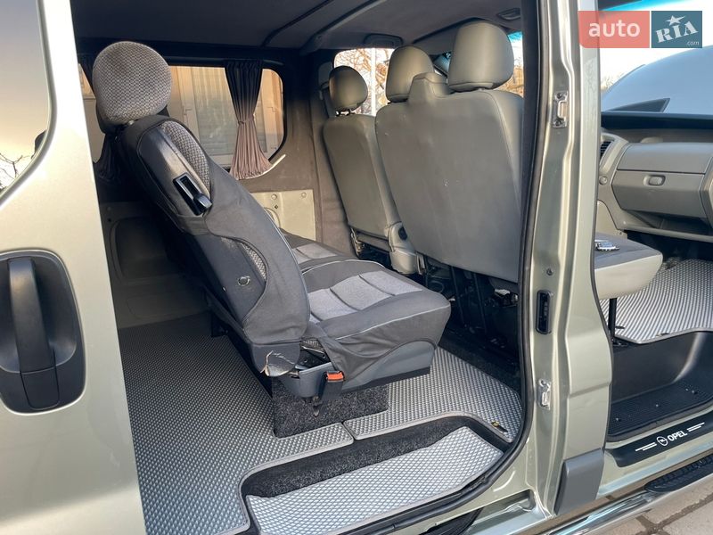 Минивэн Opel Vivaro 2010 в Хотине