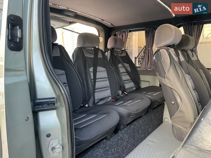 Минивэн Opel Vivaro 2010 в Хотине