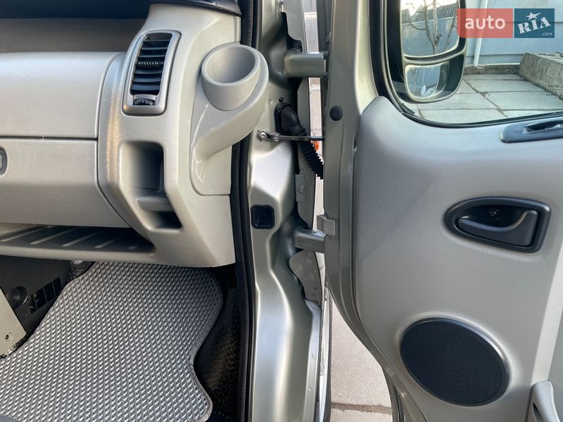 Минивэн Opel Vivaro 2010 в Хотине