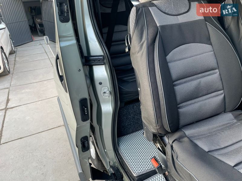 Минивэн Opel Vivaro 2010 в Хотине