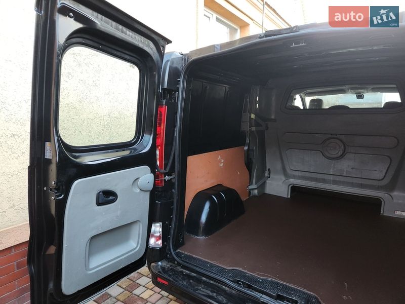 Минивэн Opel Vivaro 2012 в Дубно