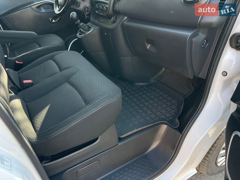 Минивэн Opel Vivaro 2017 в Черновцах