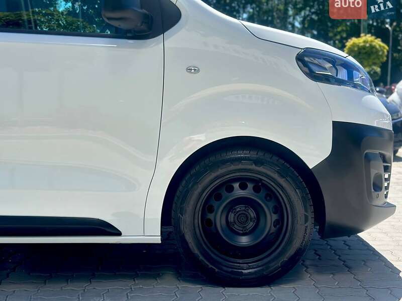 Вантажний фургон Opel Vivaro 2020 в Львові