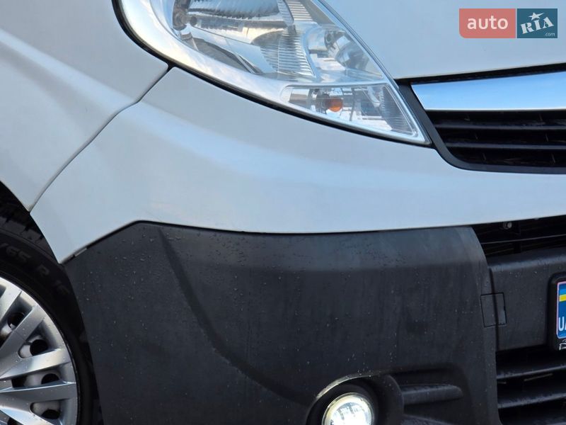 Минивэн Opel Vivaro 2011 в Ровно