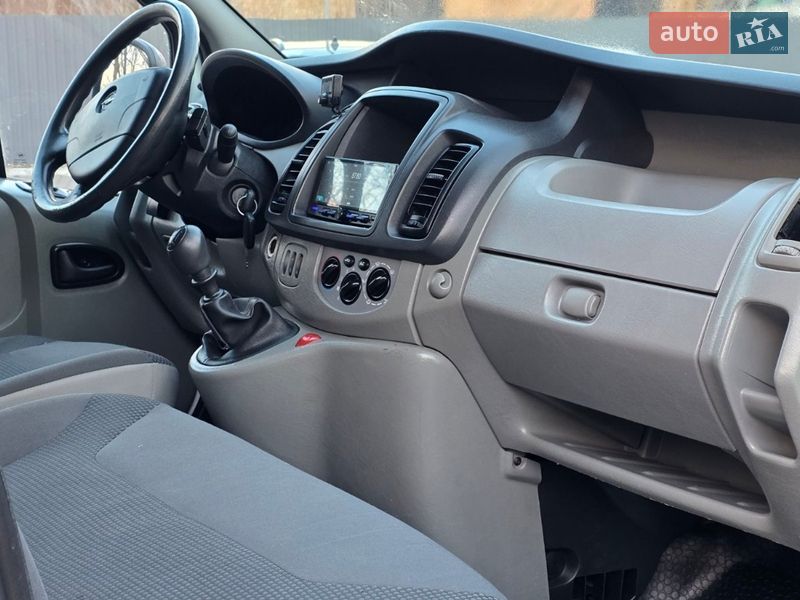 Минивэн Opel Vivaro 2011 в Ровно