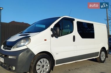 Вантажопасажирський фургон Opel Vivaro 2005 в Чернівцях