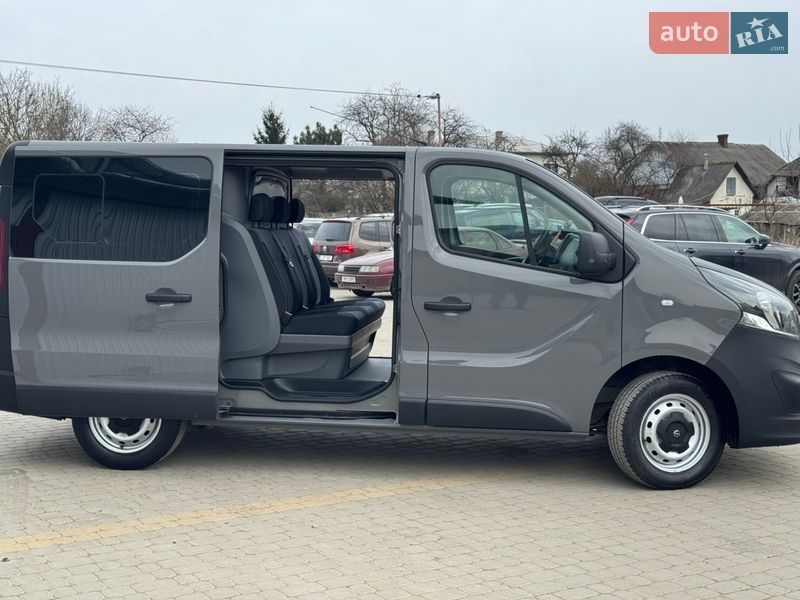 Грузопассажирский фургон Opel Vivaro 2017 в Коломые